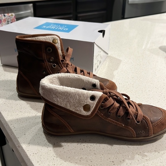 Call it Spring Urias Cognac Girls Size 6 Vegan Faux Fur Lined Lace Up Boots NIB - Picture 14 of 16